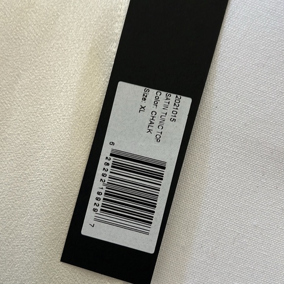 HALSTON Women's Satin Tunic V Neck Top - Picture 8 of 12